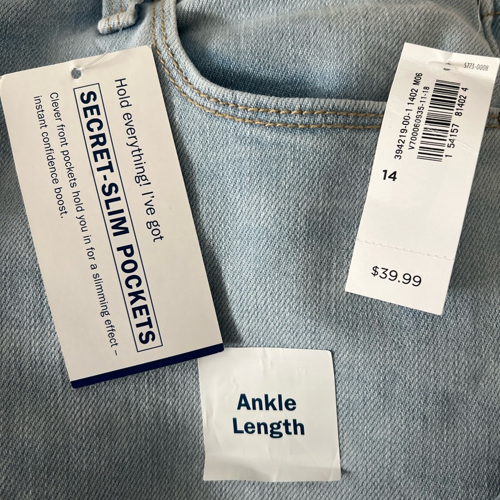Women's Light Blue Jeans - Picture 3 of 3